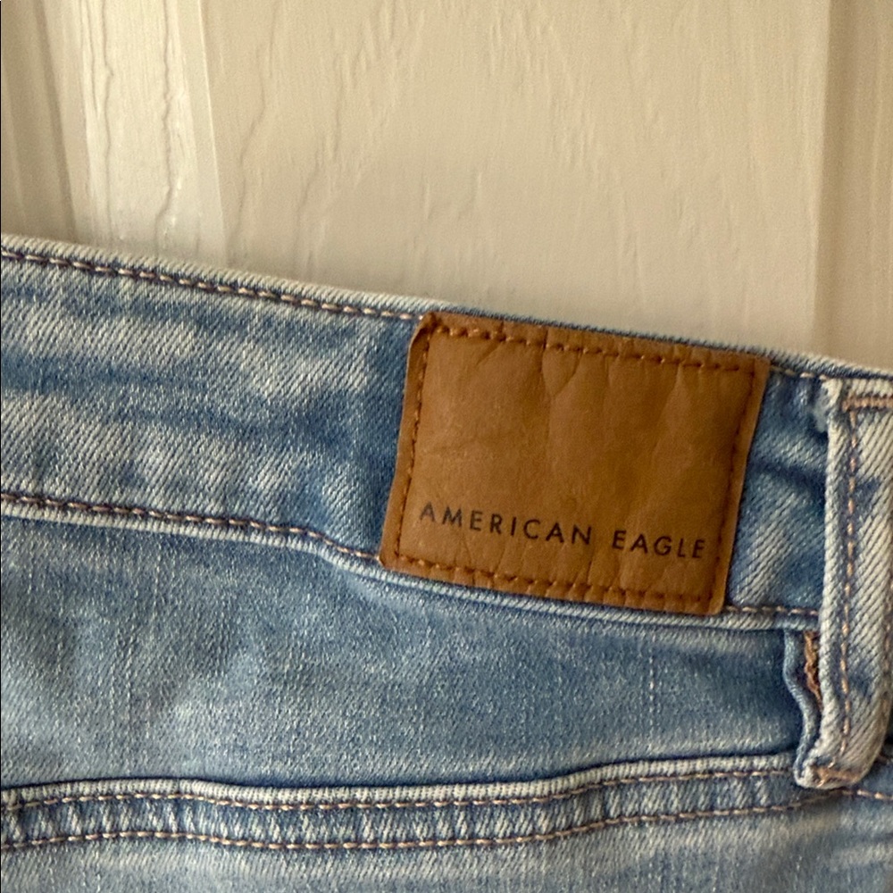 American Eagle Outfitters Light Blue Distressed Straight Leg Jeans, size 8 - Picture 5 of 9